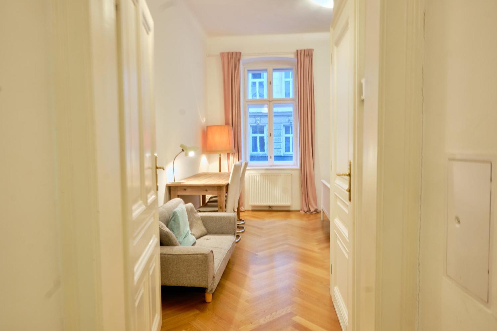Chic - Near U3 Metro Apartament